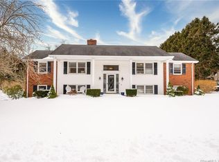 6 Colonial Dr, Waterford, CT 06385