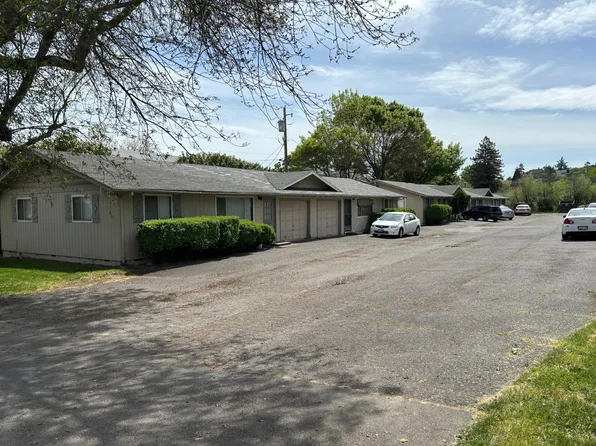 215 W 1st St, Phoenix, OR 97535