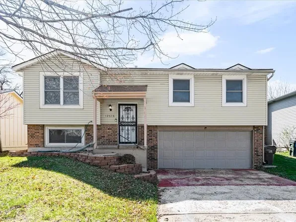 12616 S Locust St, Olathe, KS 66062