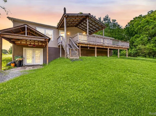 2190 Seymour Lake Rd, Ortonville, MI 48462