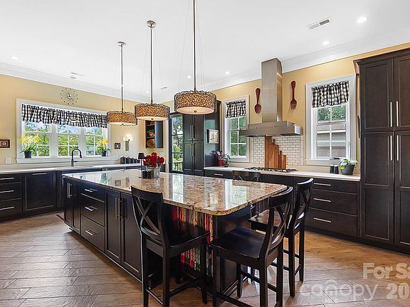 4th image of 2354 Valelake Rd