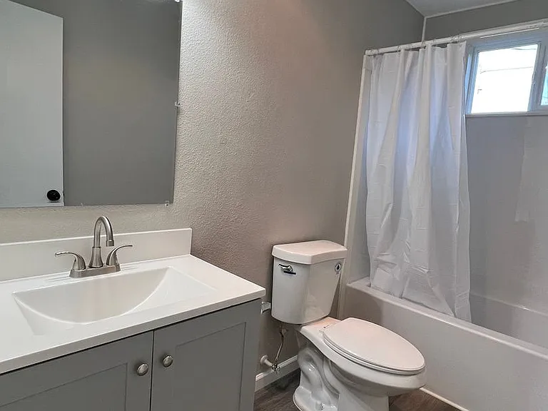 919 E Pine St #B — Photo 8