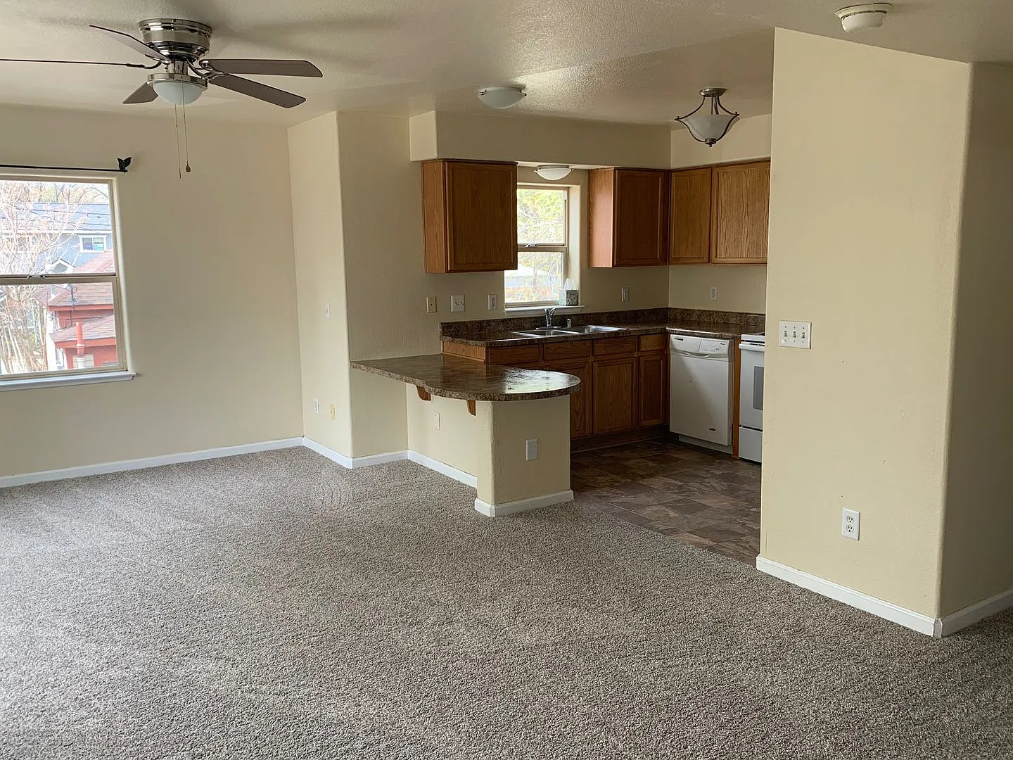 Charming Two Bedroom Apartment in the Heart of Reno — Photo 3