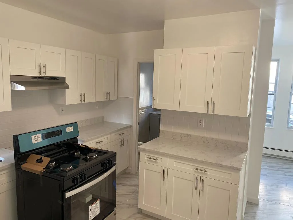 155 Lake Ave — Photo 2