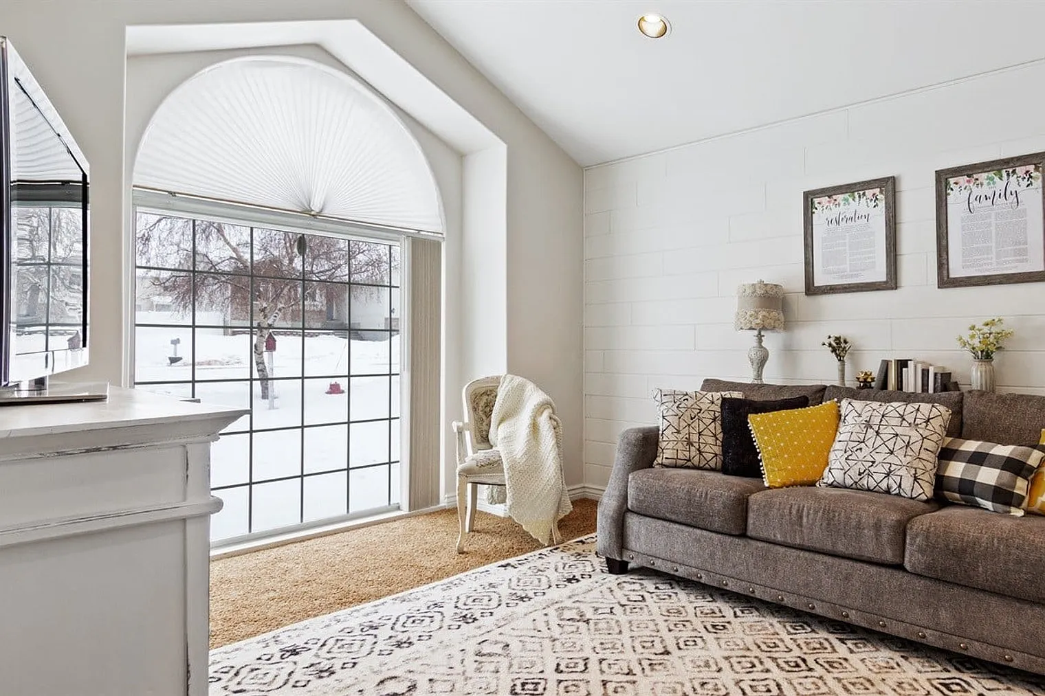 5 bed, 2.0 bath, 925 sqft, $7,162 — Photo 3