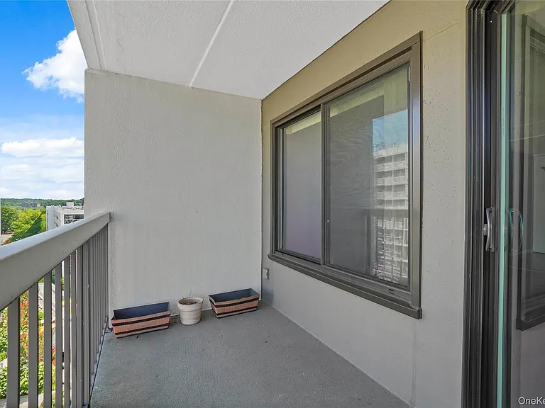 200 High Point Dr #6 PENTHOUSE — Photo 24