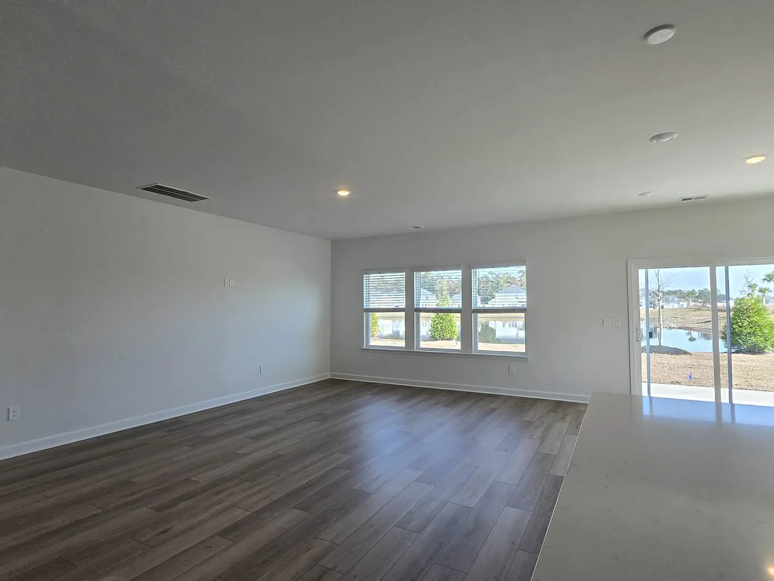 5 bed, 2937 sqft, $2,700 — Photo 4