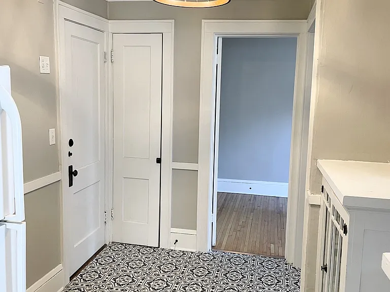 Ashland & Laurel Apartments — Photo 3