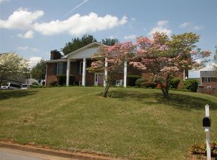 710 Douglas Dr, Johnson City, TN 37604