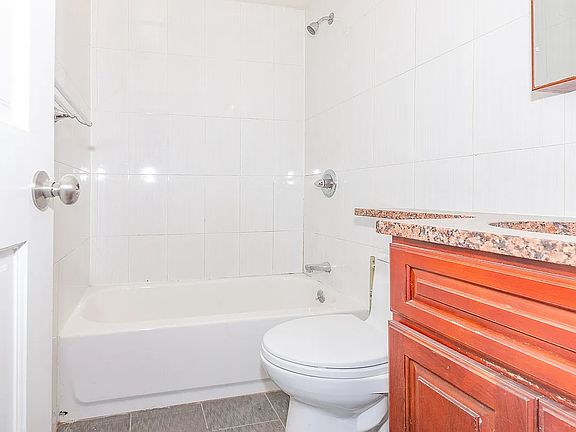 4th image of 245 Suydam St APT 2A