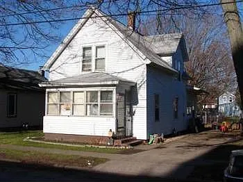 211 Plain St photo 1