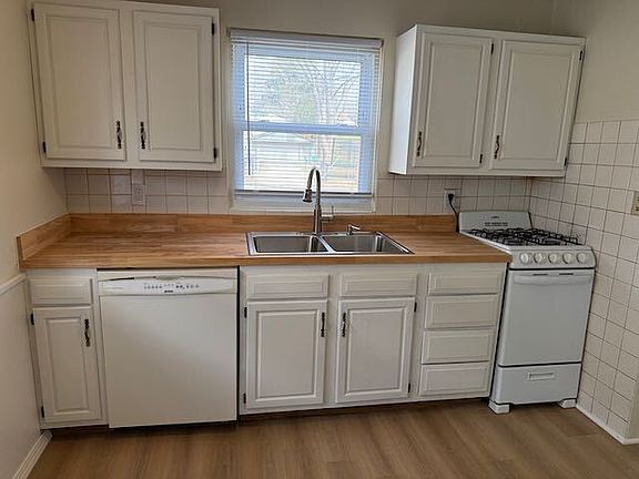 2nd image of 1414 E Fairoaks Ave