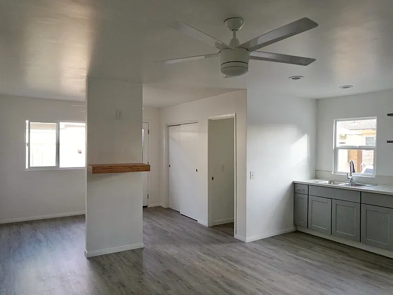 412 S California Ave — Photo 2