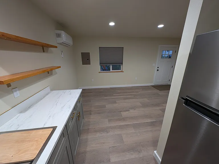 1016 E 6th St #1/2 — Photo 8