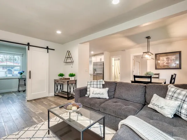 21202 50th Ave W, Mountlake Terrace, WA 98043