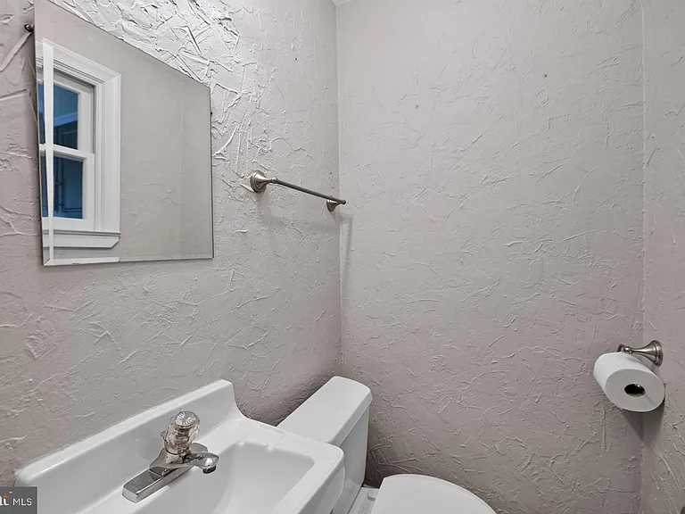 1512 Wilson St — Photo 11