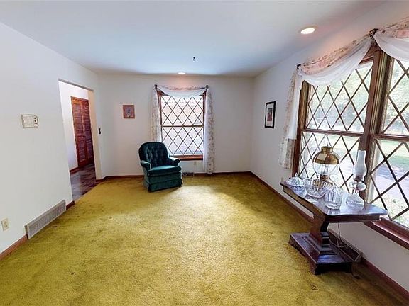 4th image of 7889 Hywood Dr