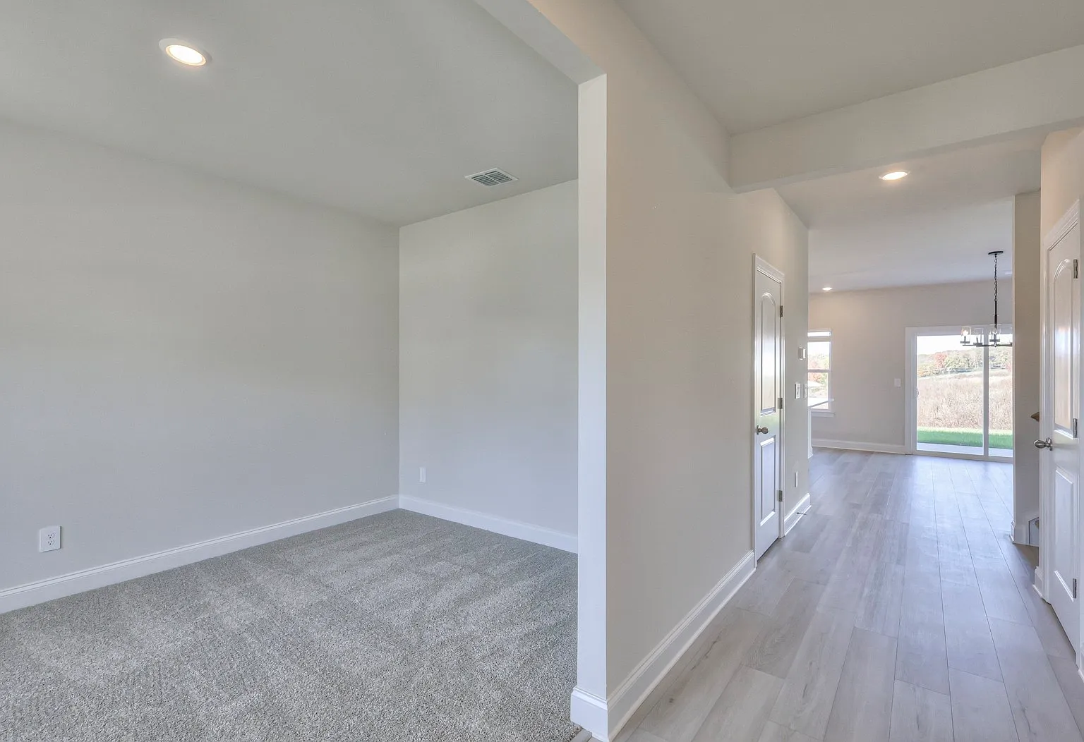 4 bed, 2.5 bath, 2592 sqft, $2,250 — Photo 4