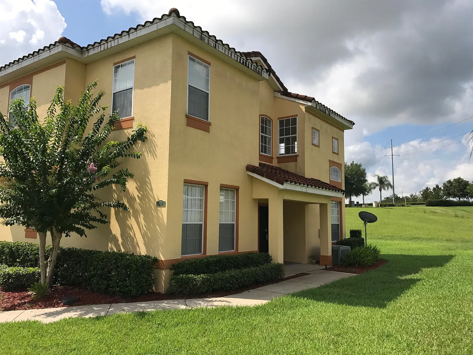 4 bed, 3.5 bath, 1824 sqft, $1,990 — Photo 4