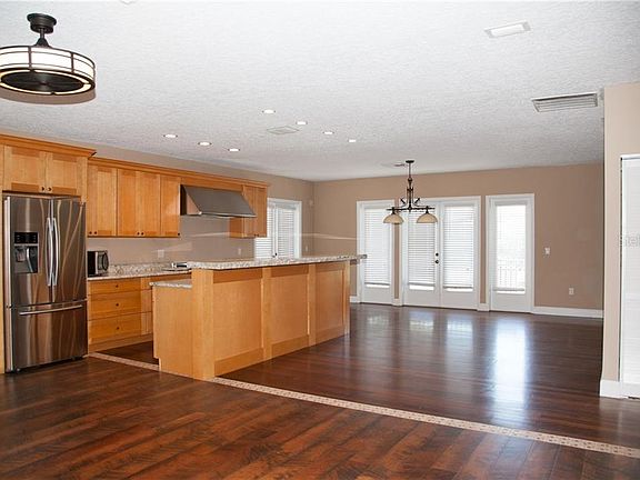 5th image of 118 N Eustis St Ste 1