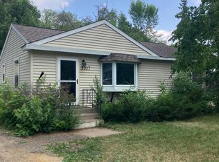 1107 Oakcrest Ave, Roseville, MN 55113
