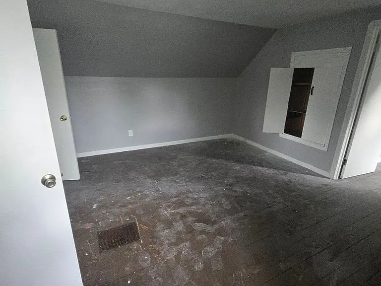 14205 Sylvia Ave — Photo 4