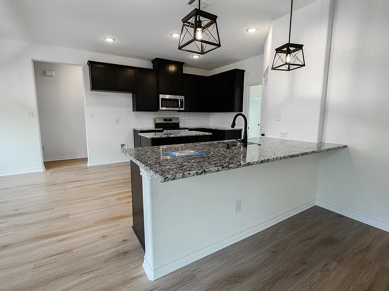 Kitchen (refrigerator included)