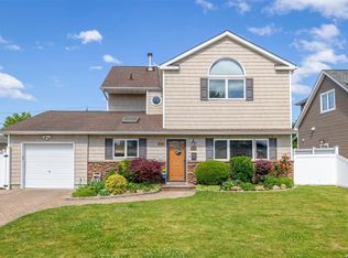2376 Willoughby Ave, Seaford, NY 11783