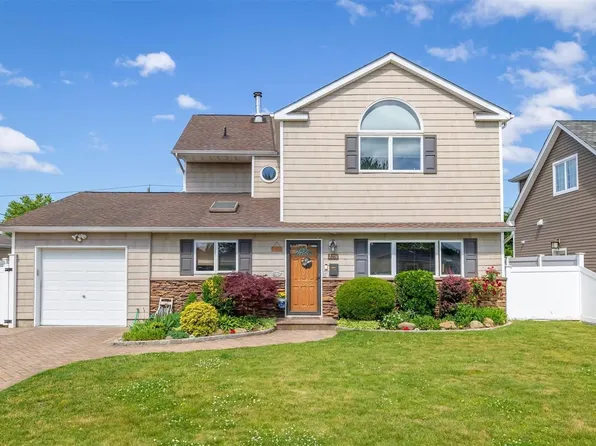 2376 Willoughby Avenue, Seaford, NY 11783