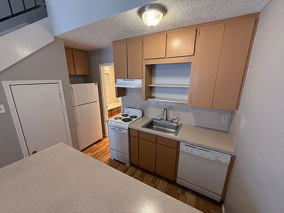 5th image of 520 Bond St APT 2