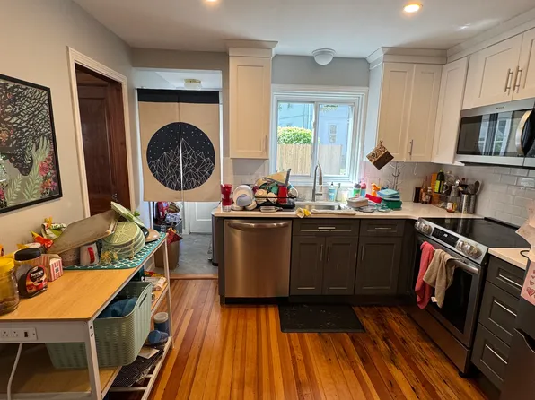 146 School St #1, Watertown, MA 02472