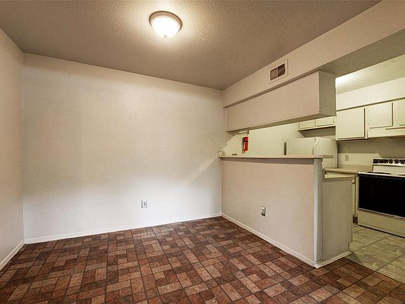 2nd image of 8201 Richmond Ave APT 9
