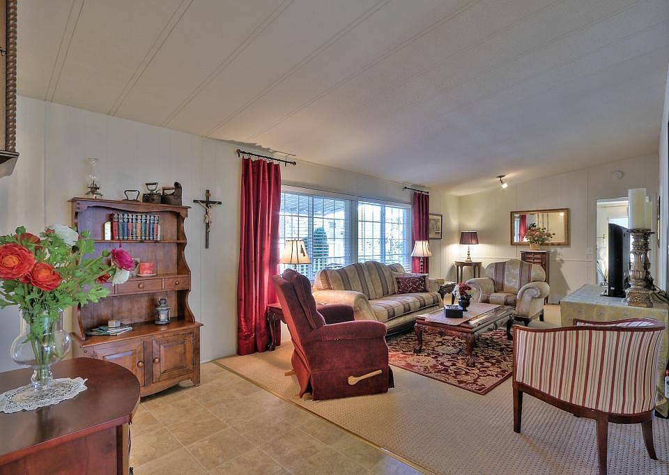 1st image of 109 Mountain Springs Dr