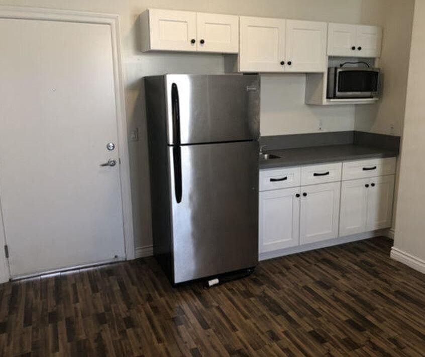 2nd image of 1036 N Bonnie Brae St #4-1/2