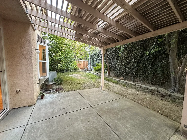 2160 Seville Dr — Photo 2