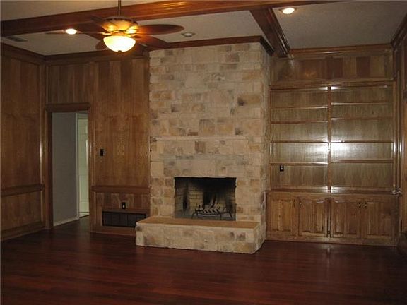 3rd image of 3305 Thorn Hill Dr