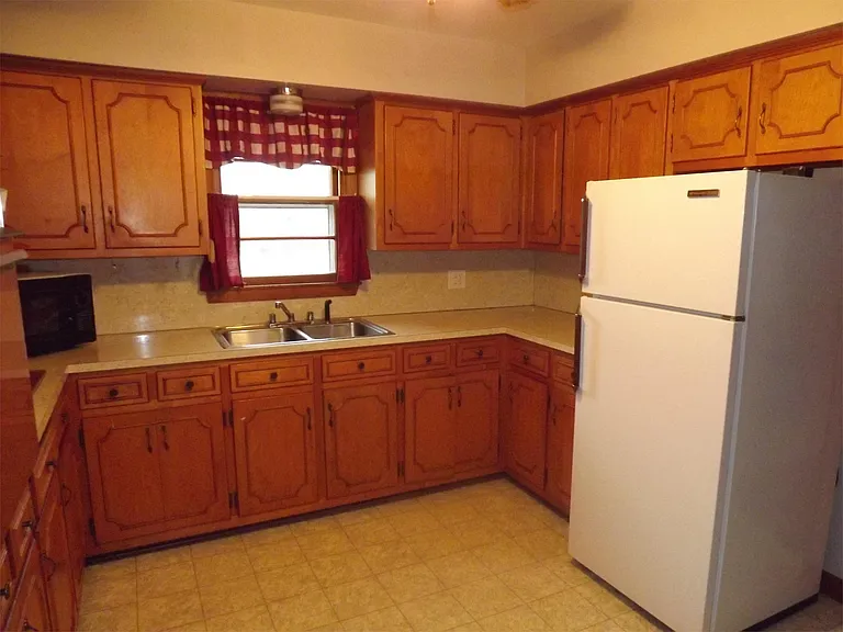 1604 Belmont Ct — Photo 4