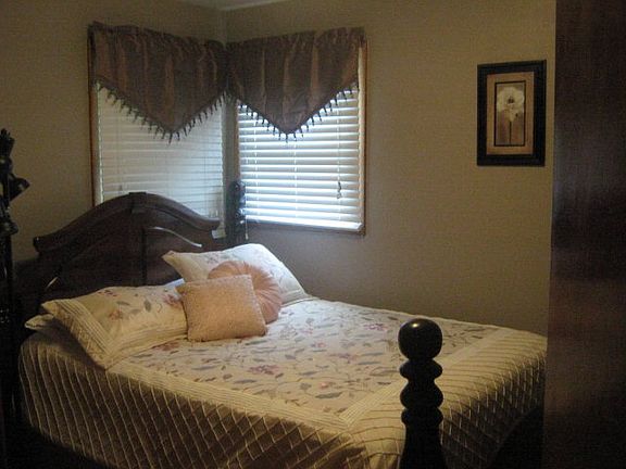 4th image of 205 Van Voorhis St