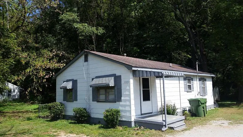 2200 Pulaski Pike NW