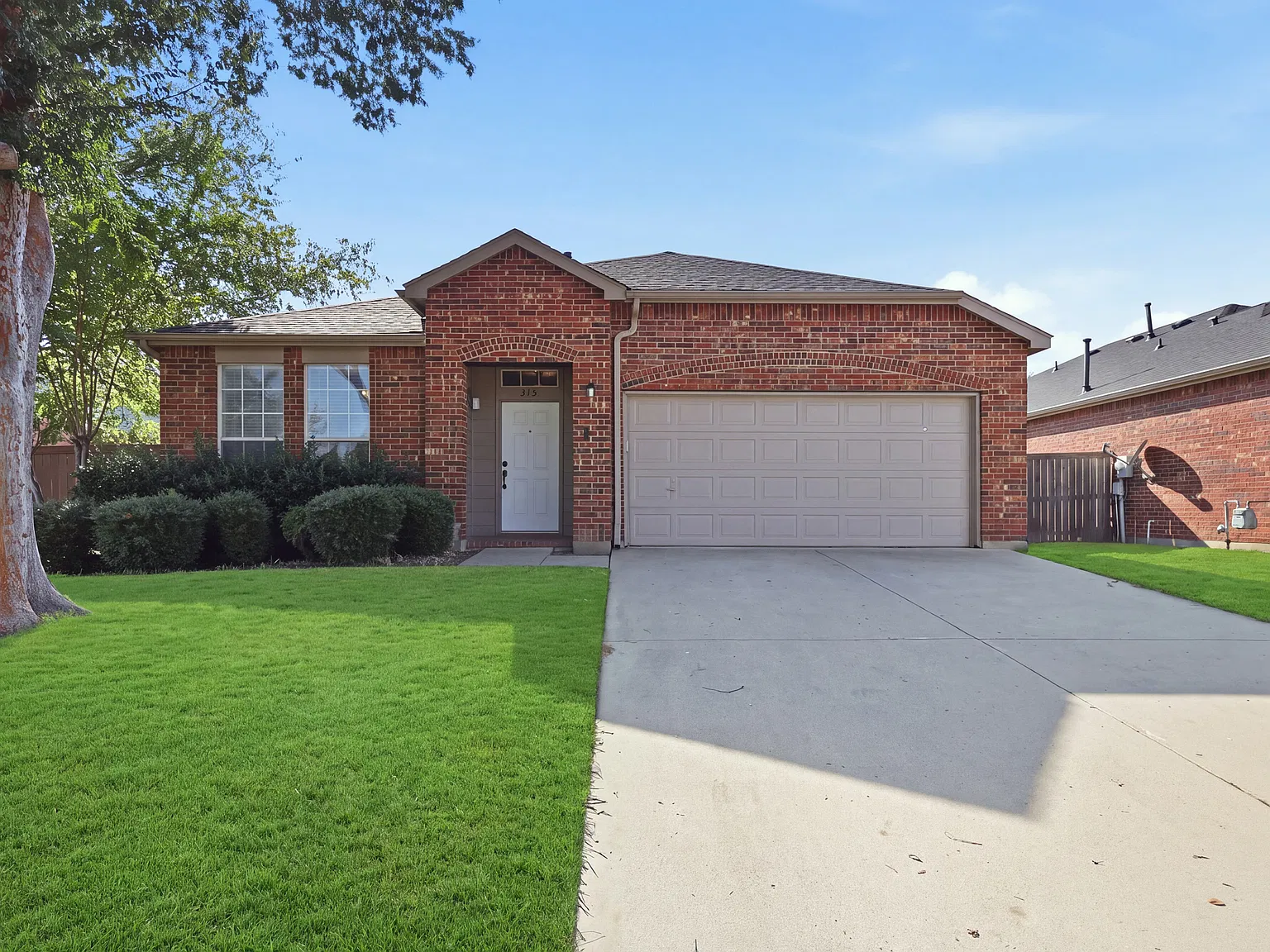 4 bed, 2079 sqft, $2,600 — Photo 2