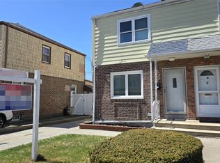5614 184th St, Fresh Meadows, NY 11365