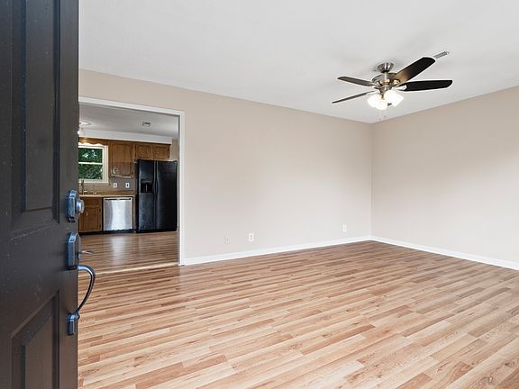 4th image of 359 Woodale Dr