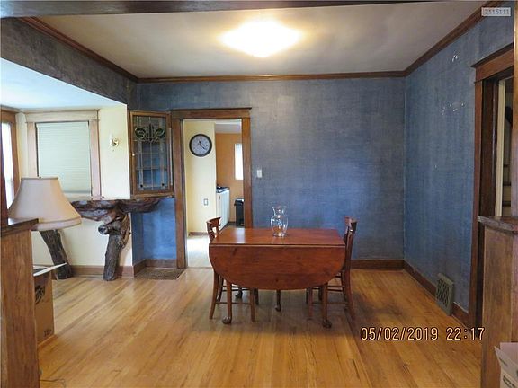 Large Dining Room w/Built In