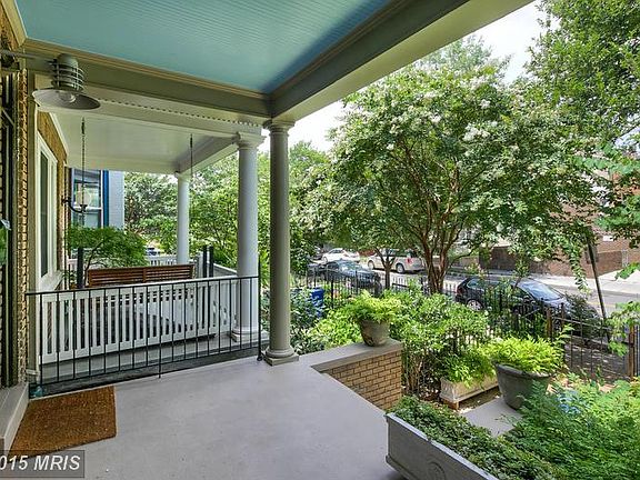 3rd image of 1016 Park Rd NW