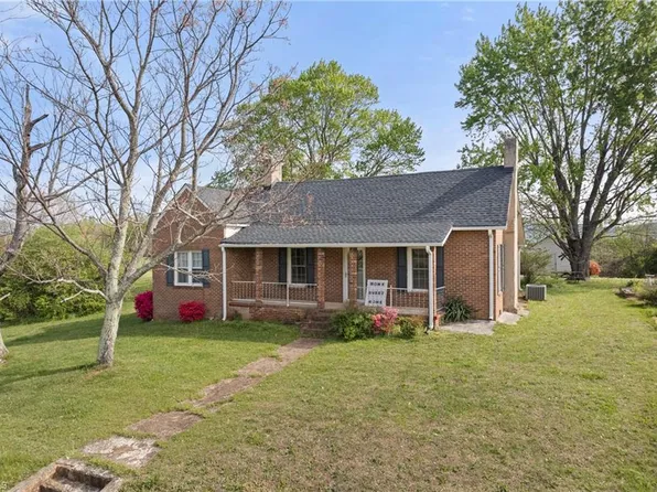 3054 N Old 52 Rd, Pinnacle, NC 27043