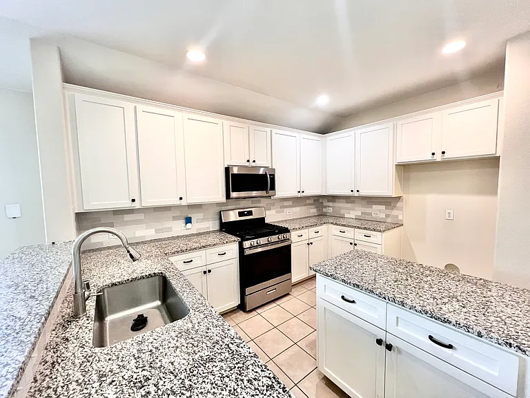 2100 Willow Creek Dr — Photo 17