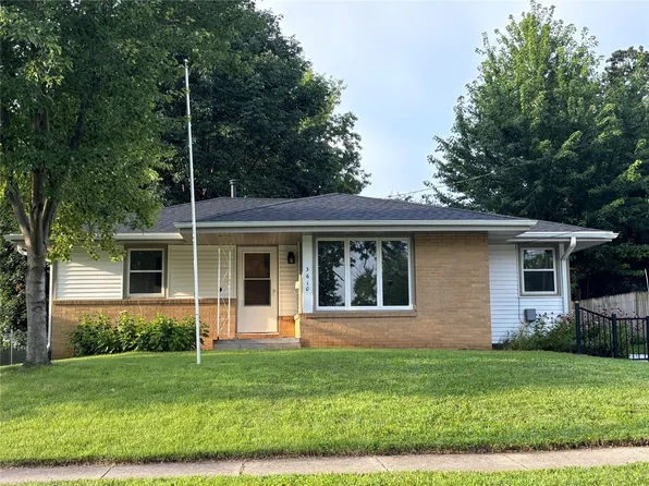 3610 Brinkwood Rd, Des Moines, IA 50310