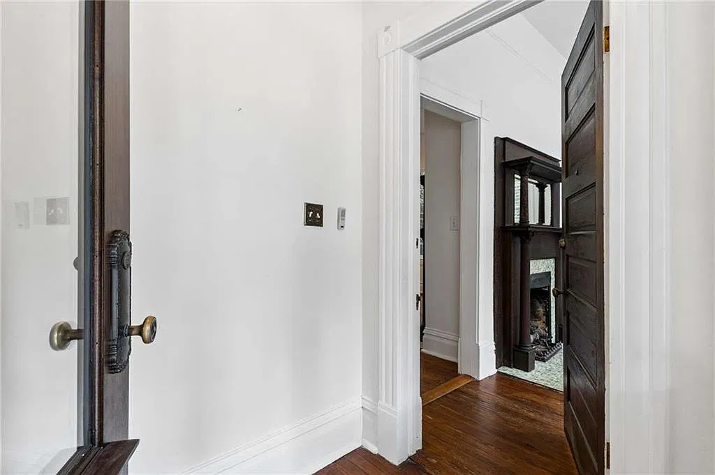 2 bed, 1.5 bath, 1300 sqft, $2,750 — Photo 2