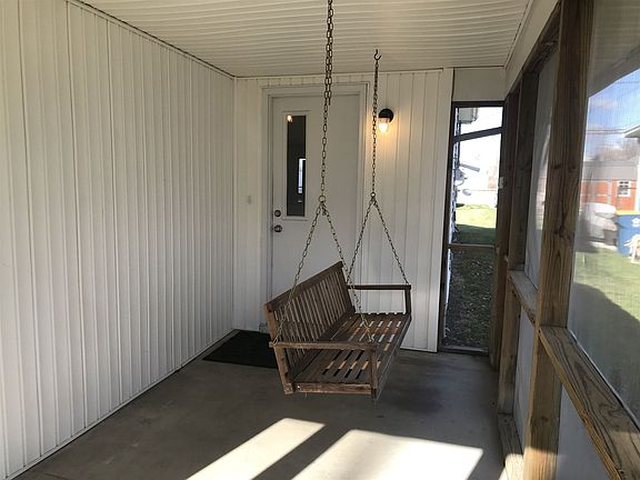 2nd image of 605 W Cherry St