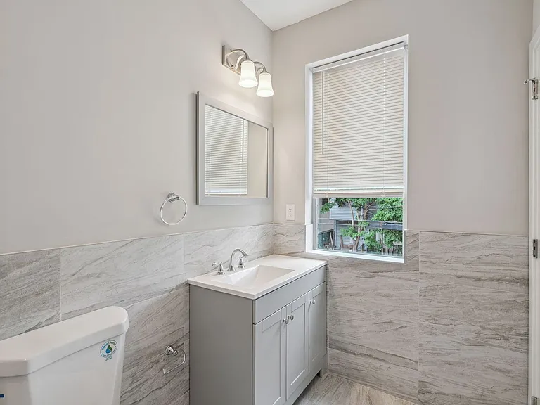 2612 Annin St #3 — Photo 15